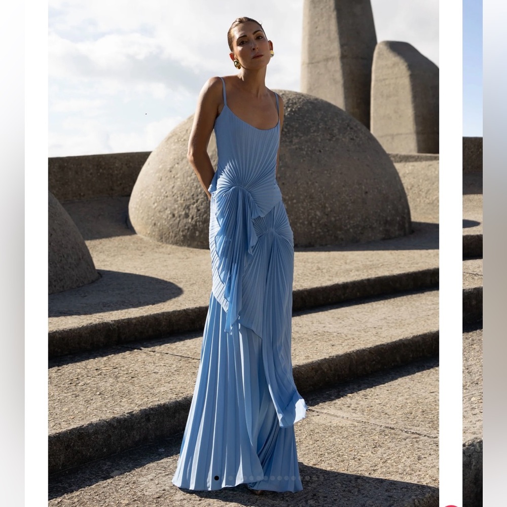 Elegant Blue Pleated Maxi Dress
